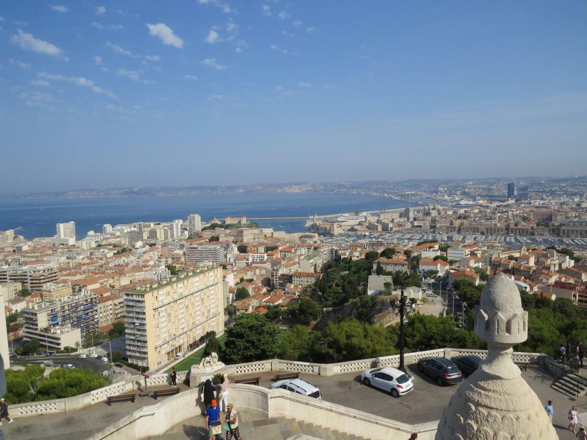 Studio calme et très lumineux, au pied de notre Dame de la Garde Marsiglia Esterno foto
